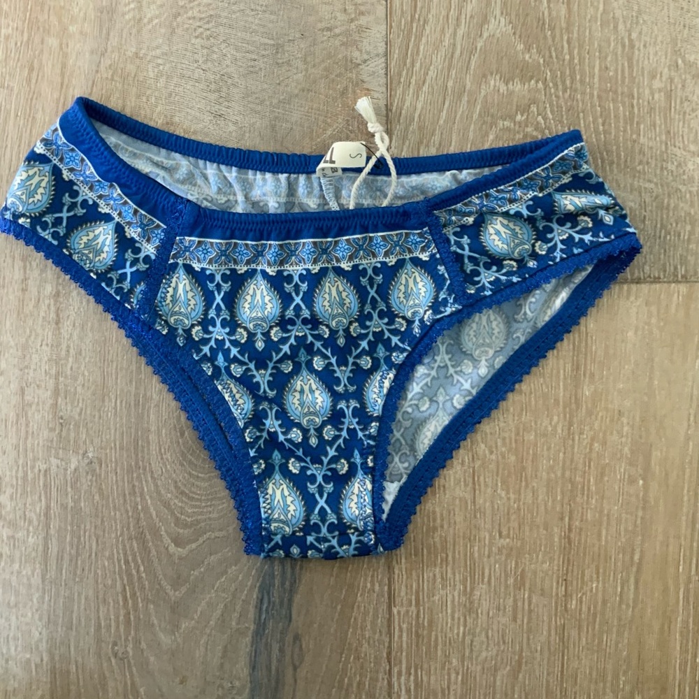 NWT Spell Oracle Indigo Bloomers Sz. Small